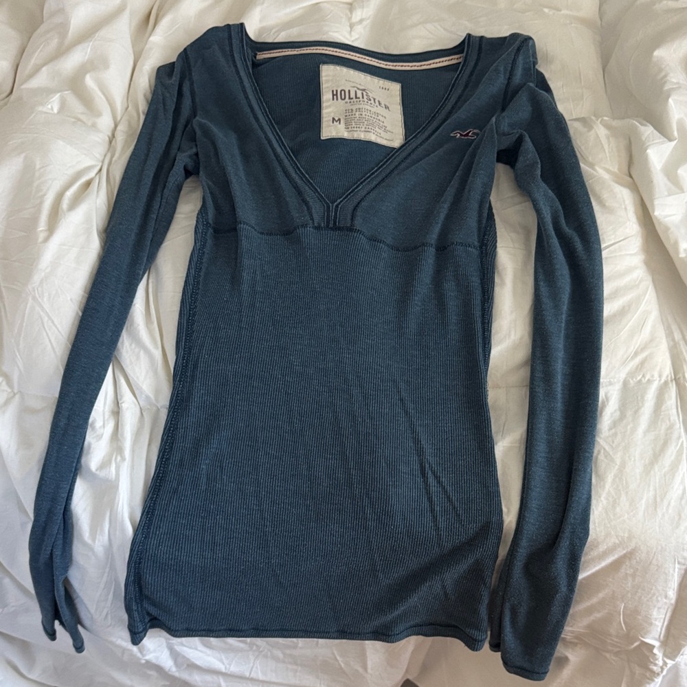 Hollister Women's Teal V-Neck Blouse